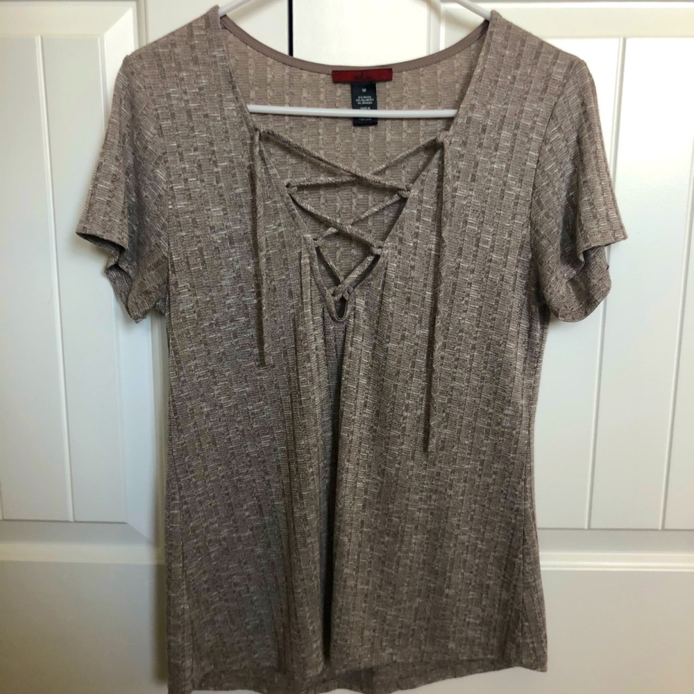 Buckle top